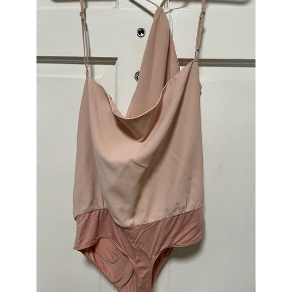 NWT Lulu’s Stylin' Babe Blush One-Shoulder Cowl Back Bodysuit Size M - Picture 7 of 8
